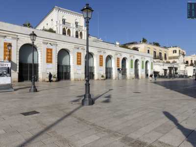 Le insegne dei negozi che non ci sono pi�